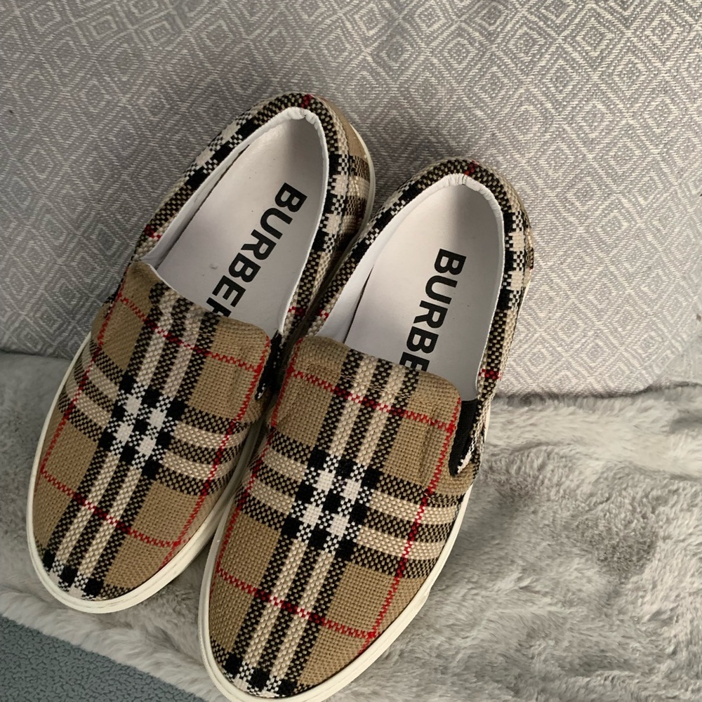 Burberry slides